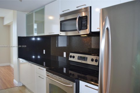 Condo in Miami, Florida, 1 bedroom  № 1971972 - photo 20