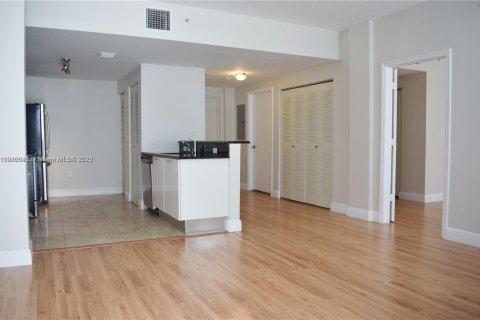 Condo in Miami, Florida, 1 bedroom  № 1971972 - photo 22