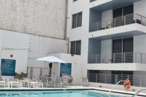 Condo in Miami, Florida, 1 bedroom  № 1971972 - photo 29