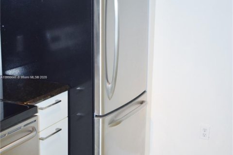 Condo in Miami, Florida, 1 bedroom  № 1971972 - photo 18