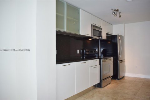 Condo in Miami, Florida, 1 bedroom  № 1971972 - photo 17