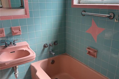 Villa ou maison à louer à Miami, Floride: 1 chambre, 60.39 m2 № 2032597 - photo 6