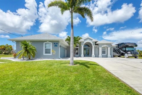 House in Port Charlotte, Florida 3 bedrooms, 230.68 sq.m. № 1868932 - photo 2