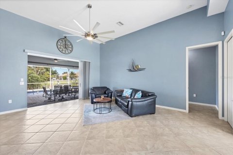 House in Port Charlotte, Florida 3 bedrooms, 230.68 sq.m. № 1868932 - photo 6