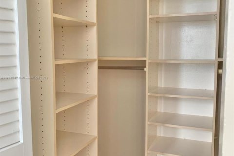 Condominio en alquiler en North Miami, Florida, 2 dormitorios, 89.46 m2 № 1707879 - foto 12