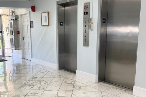 Condominio en alquiler en North Miami, Florida, 2 dormitorios, 89.46 m2 № 1707879 - foto 18