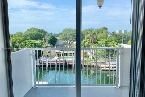 Condominio en alquiler en North Miami, Florida, 2 dormitorios, 89.46 m2 № 1707879 - foto 5