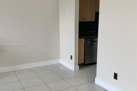 Condominio en alquiler en North Miami, Florida, 2 dormitorios, 89.46 m2 № 1707879 - foto 13