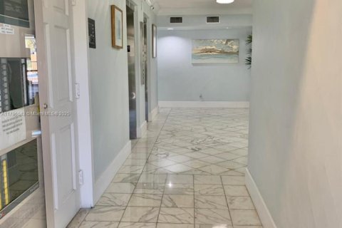 Condominio en alquiler en North Miami, Florida, 2 dormitorios, 89.46 m2 № 1707879 - foto 21