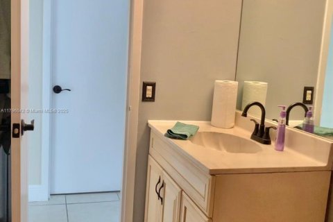 Condominio en alquiler en North Miami, Florida, 2 dormitorios, 89.46 m2 № 1707879 - foto 11