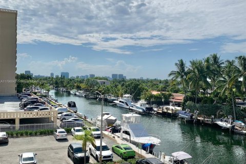 Condominio en alquiler en North Miami, Florida, 2 dormitorios, 89.46 m2 № 1707879 - foto 16