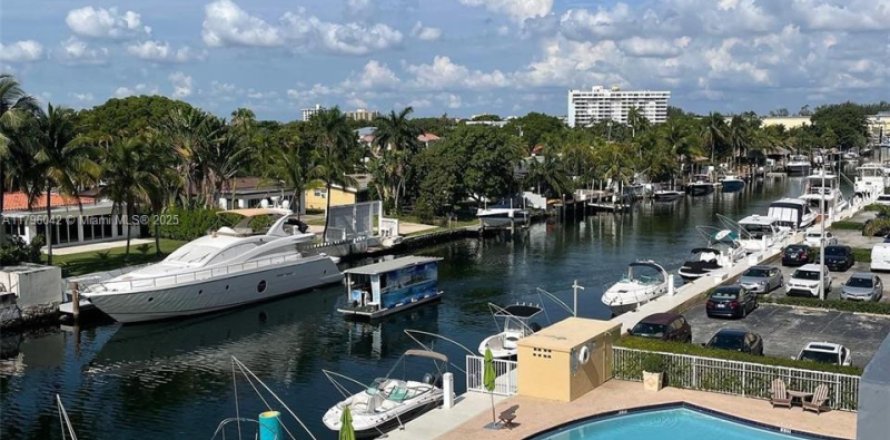 Condominio en North Miami, Florida, 2 dormitorios № 1707879