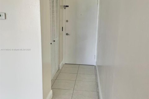 Condominio en alquiler en North Miami, Florida, 2 dormitorios, 89.46 m2 № 1707879 - foto 14