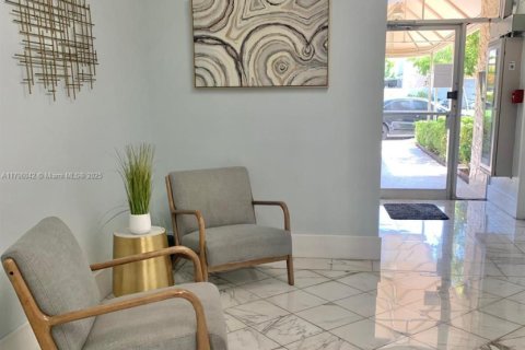 Condominio en alquiler en North Miami, Florida, 2 dormitorios, 89.46 m2 № 1707879 - foto 20