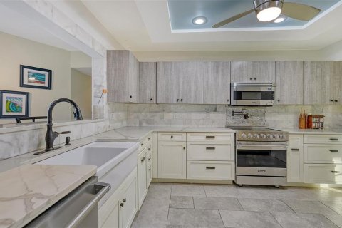 House in Sarasota, Florida 4 bedrooms, 259.2 sq.m. № 1719528 - photo 22