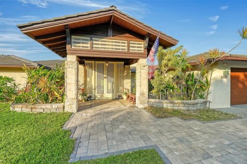 House in Sarasota, Florida 4 bedrooms, 259.2 sq.m. № 1719528 - photo 3