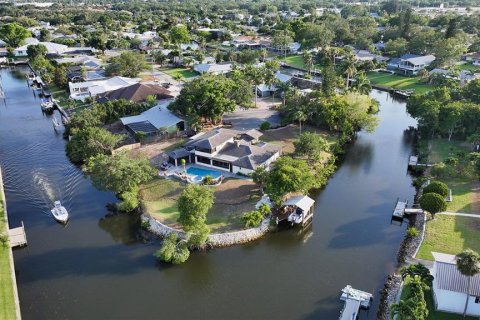 House in Sarasota, Florida 4 bedrooms, 259.2 sq.m. № 1719528 - photo 1
