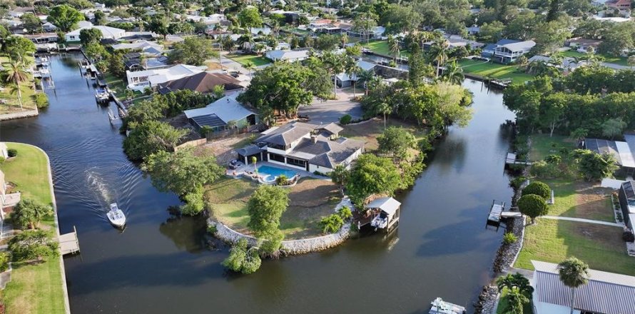 House in Sarasota, Florida 4 bedrooms, 259.2 sq.m. № 1719528