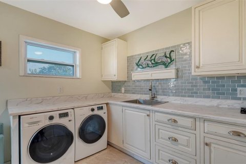 House in Sarasota, Florida 4 bedrooms, 259.2 sq.m. № 1719528 - photo 29