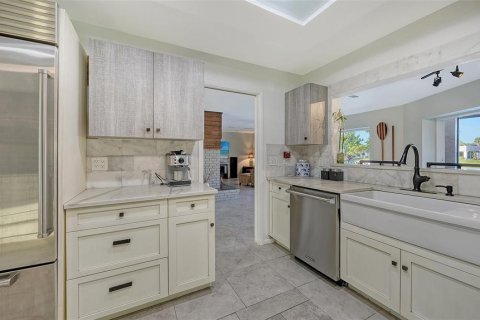 House in Sarasota, Florida 4 bedrooms, 259.2 sq.m. № 1719528 - photo 25