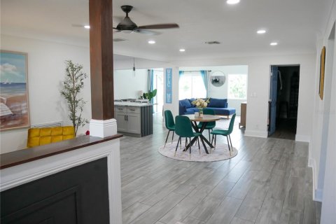 Villa ou maison à vendre à Saint Petersburg, Floride: 4 chambres, 205.96 m2 № 2207386 - photo 4