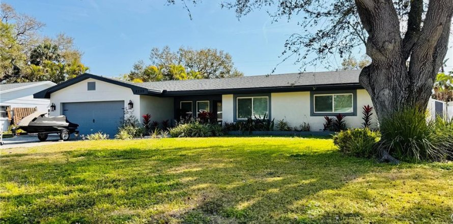 Villa ou maison à Saint Petersburg, Floride 4 chambres, 205.96 m2 № 2207386