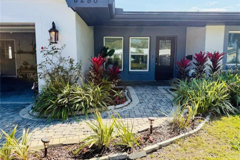 Villa ou maison à vendre à Saint Petersburg, Floride: 4 chambres, 205.96 m2 № 2207386 - photo 3
