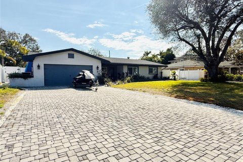 Villa ou maison à vendre à Saint Petersburg, Floride: 4 chambres, 205.96 m2 № 2207386 - photo 2