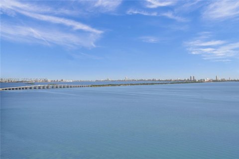 Condo in Miami, Florida, 2 bedrooms № 1991110 - photo 8