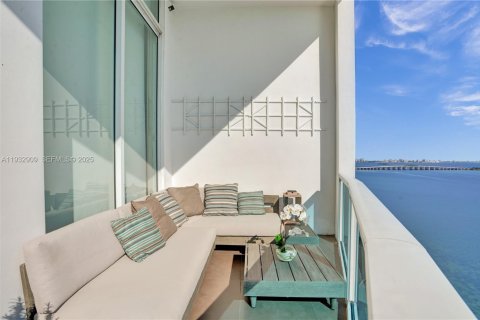 Condo in Miami, Florida, 2 bedrooms № 1991110 - photo 12
