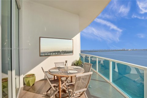 Condo in Miami, Florida, 2 bedrooms № 1991110 - photo 10