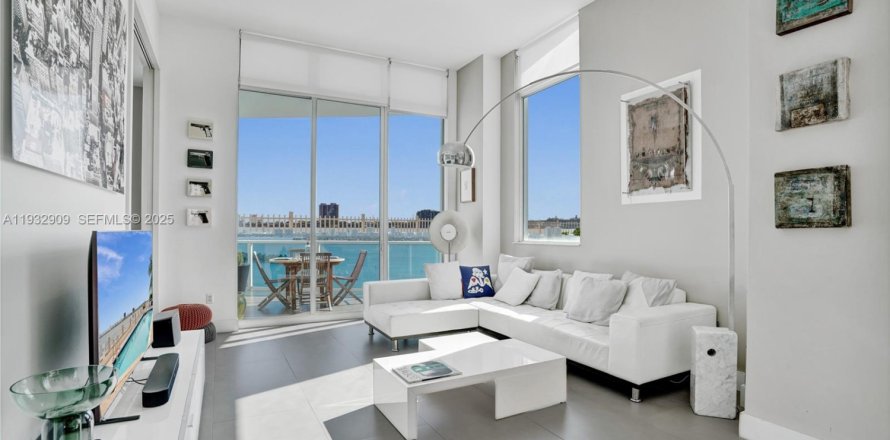 Condo in Miami, Florida, 2 bedrooms № 1991110