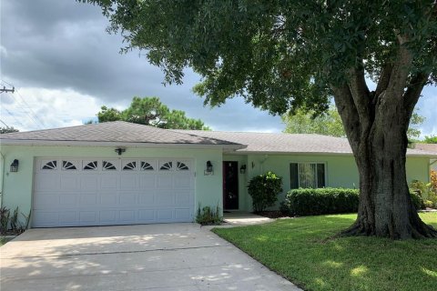 House in Bradenton, Florida 3 bedrooms, 152.36 sq.m. № 2099644