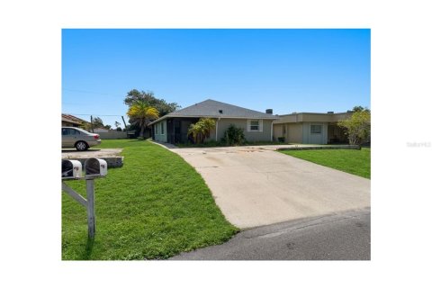 Immobilier commercial à Englewood, Floride 4 chambres, 166.48 m2 № 2314802