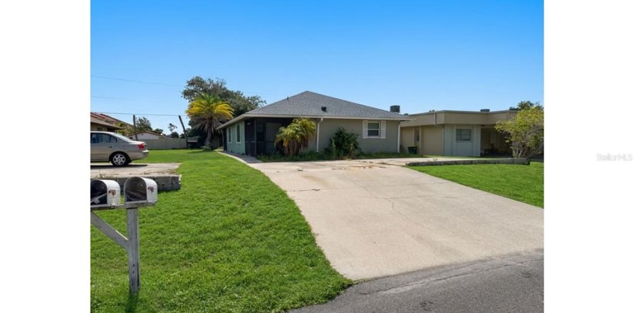 Immobilier commercial à Englewood, Floride 4 chambres, 166.48 m2 № 2314802