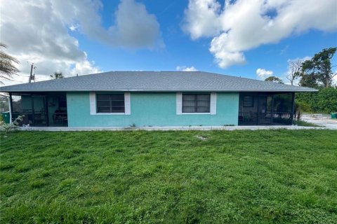 Immobilier commercial à vendre à Englewood, Floride: 4 chambres, 166.48 m2 № 2314802 - photo 2