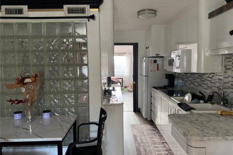 Купить кондоминиум в Лутц, Флорида 3 комнаты, 42.36м2, № 1577393 - фото 4