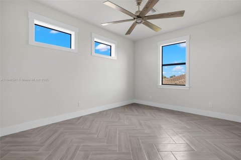 Casa en venta en Cape Coral, Florida, 4 dormitorios, 317.91 m2 № 2034316 - foto 21