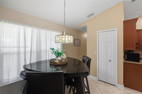 Villa ou maison à vendre à Cape Coral, Floride: 3 chambres № 2253585 - photo 15