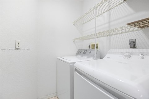 Villa ou maison à vendre à Cape Coral, Floride: 3 chambres № 2253585 - photo 29