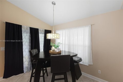 Villa ou maison à vendre à Cape Coral, Floride: 3 chambres № 2253585 - photo 14