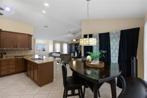 Villa ou maison à vendre à Cape Coral, Floride: 3 chambres № 2253585 - photo 16