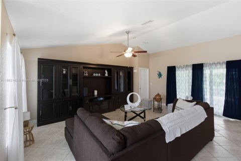 Villa ou maison à vendre à Cape Coral, Floride: 3 chambres № 2253585 - photo 5