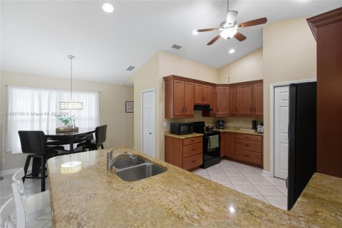 Villa ou maison à vendre à Cape Coral, Floride: 3 chambres № 2253585 - photo 10