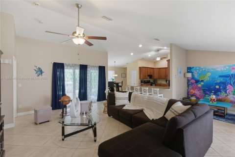 Villa ou maison à vendre à Cape Coral, Floride: 3 chambres № 2253585 - photo 6