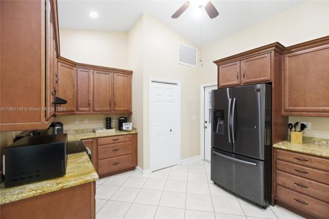 Villa ou maison à vendre à Cape Coral, Floride: 3 chambres № 2253585 - photo 11