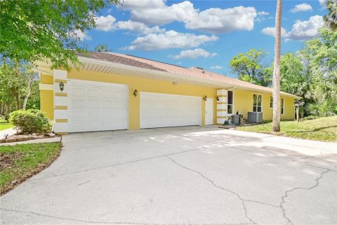 Villa ou maison à vendre à New Smyrna Beach, Floride: 3 chambres, 252.04 m2 № 2101890 - photo 10