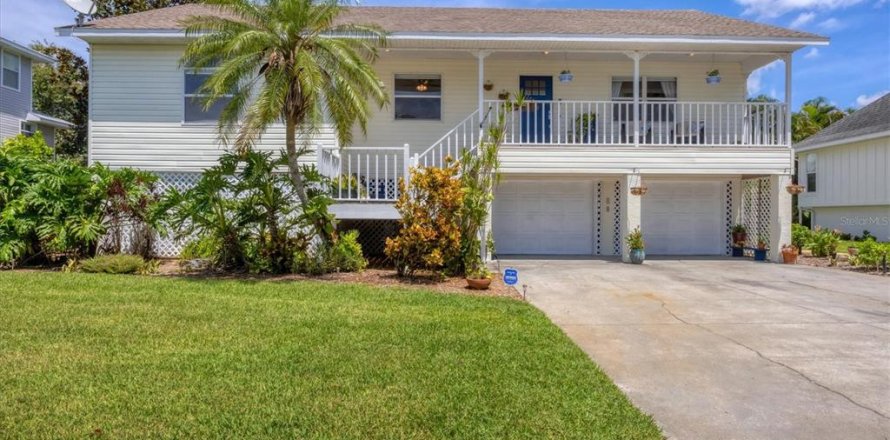 House in Palmetto, Florida 4 bedrooms, 182.83 sq.m. № 1894339