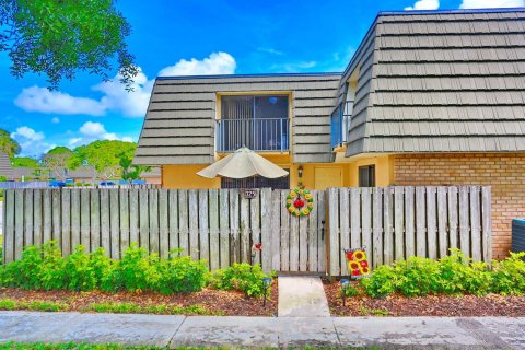 Townhouse in West Palm Beach, Florida 2 bedrooms, 114.83 sq.m. № 2146656