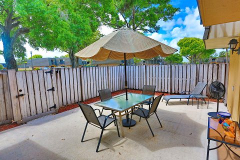Townhouse in West Palm Beach, Florida 2 bedrooms, 114.83 sq.m. № 2146656 - photo 2